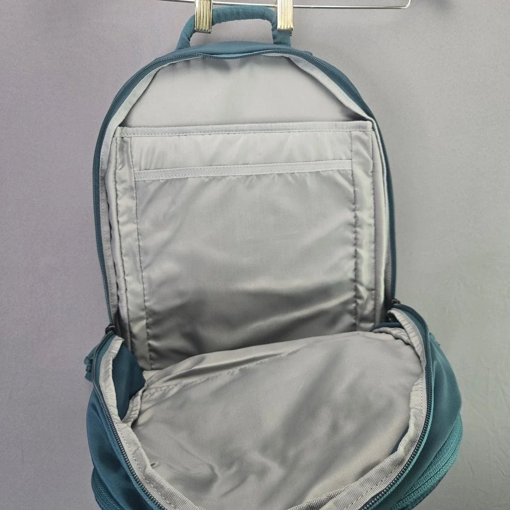 Thule Chronical 28L Backpack Deep Teal Laptop SafeZone 3203888 NWT SAMPLE